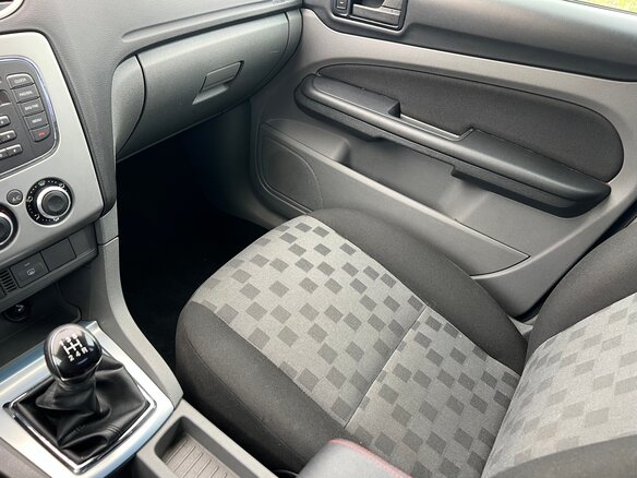 2010 Ford Focus II Рестайлинг, чёрный, 599000 рублей - вид 19