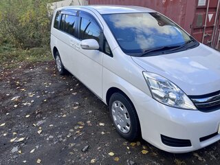 2013 Toyota ISis I Рестайлинг, белый, 1690000 рублей, вид 3