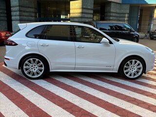 2015 Porsche Cayenne GTS II Рестайлинг (958), белый, 3500000 рублей, вид 4