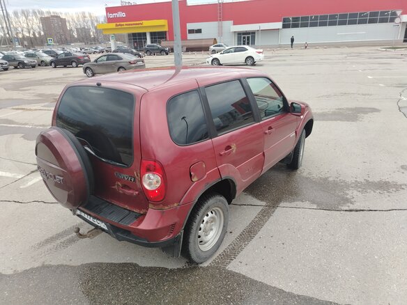 2011 Chevrolet Niva I Рестайлинг, красный, 400000 рублей - вид 4