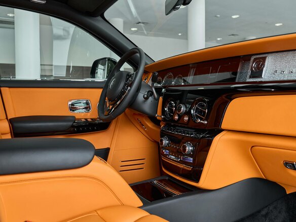2024 Rolls-Royce Phantom VIII Рестайлинг (Series II), чёрный, 57000000 рублей - вид 12