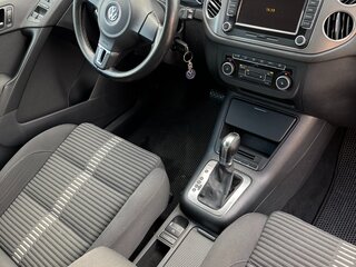 2011 Volkswagen Tiguan I, чёрный, 1350000 рублей, вид 5