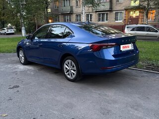 2021 Skoda Octavia IV (A8), синий, 2450000 рублей, вид 4