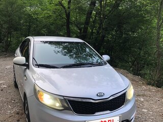 2016 Kia Rio III Рестайлинг, серебристый, 630000 рублей, вид 4