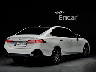 2025 BMW 5 серии 523d xDrive VIII (G60/G61/G68), белый, 9900000 рублей, вид 4