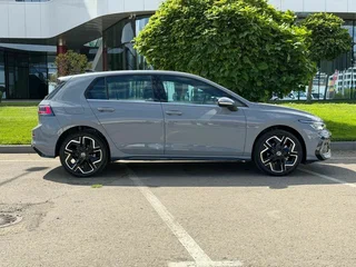 2025 Volkswagen Golf VIII Рестайлинг, серый, 3750000 рублей, вид 2