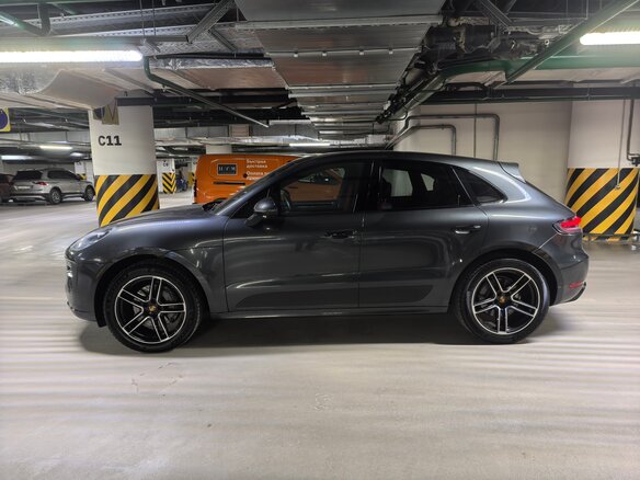 2020 Porsche Macan S I Рестайлинг, серый, 6000000 рублей - вид 2