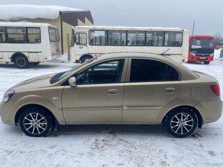 2010 Kia Rio II Рестайлинг, бежевый, 550000 рублей, вид 4