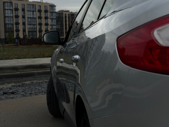 2010 Renault Fluence I, серый - вид 1