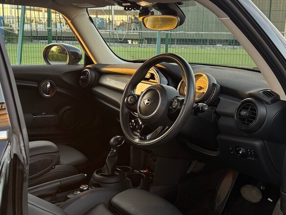 2020 Mini Hatch Cooper D III (F55/F56) Рестайлинг, чёрный, 1980000 рублей - вид 11