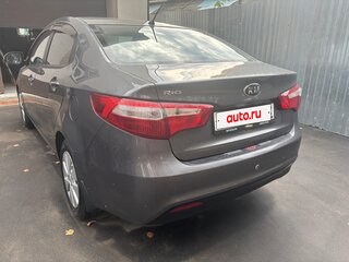 2013 Kia Rio 4-speed III, серый, 915000 рублей, вид 4