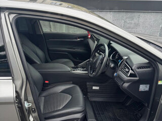 2021 Toyota Camry VIII (XV70) Рестайлинг, серый, 3000000 рублей, вид 4