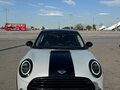 2019 Mini Hatch Cooper III (F55/F56) Рестайлинг, серебристый - вид 1