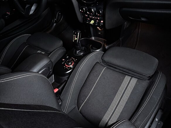 2023 Mini Hatch Cooper III (F55/F56) Рестайлинг 2, красный, 3450200 рублей - вид 15