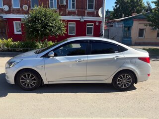 2014 Hyundai Solaris I Рестайлинг, серебристый, 1200000 рублей, вид 4