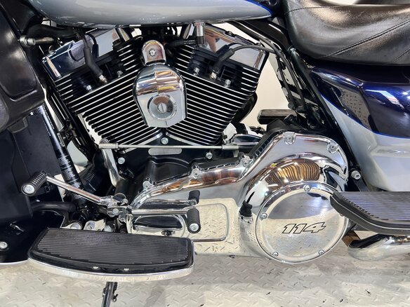 2015 Harley-Davidson Electra Glide, серебристый, 899000 рублей - вид 24