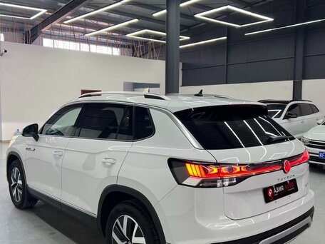 2022 Volkswagen Tayron I, белый, 2300000 рублей, вид 4