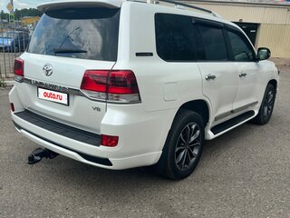 2017 Toyota Land Cruiser 200 Series Рестайлинг 2, белый, 5400000 рублей, вид 4