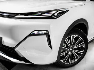 2026 Geely EX5 Гибрид EM-R, белый, 3829990 рублей, вид 2