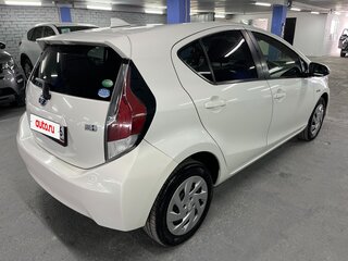 2015 Toyota Aqua I Рестайлинг, белый, 920000 рублей, вид 5