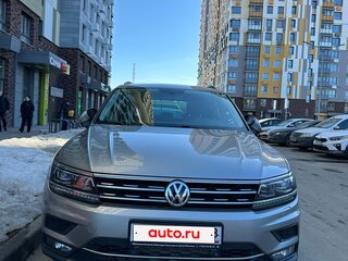 2017 Volkswagen Tiguan II, серебристый, 1840000 рублей, вид 2