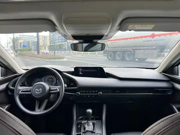 2023 Mazda 3 Axela IV (BP), белый, 1320000 рублей - вид 7