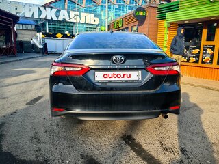 2021 Toyota Camry VIII (XV70) Рестайлинг, чёрный, 1999000 рублей, вид 4