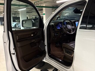 2024 Ram 1500 Crew Cab V Рестайлинг, белый, 8500000 рублей, вид 3