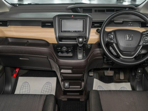 2017 Honda Freed+ II, красный, 1389000 рублей - вид 8