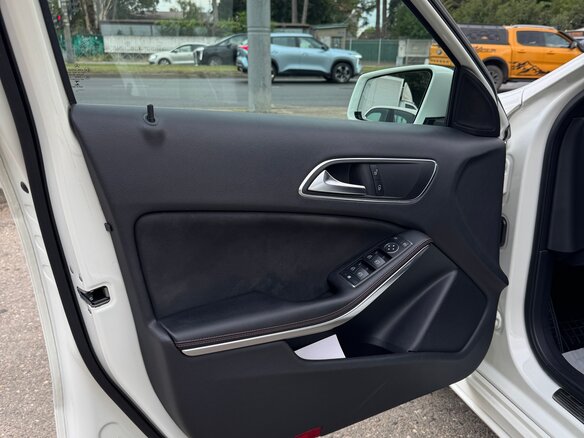 2013 Mercedes-Benz A-Класс 200 III (W176), белый, 1750000 рублей - вид 12