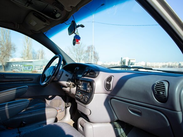 1998 Chrysler Voyager Grand III, серый, 190000 рублей - вид 9