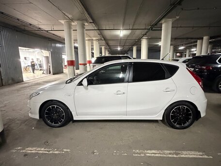 2011 Hyundai i30 I Рестайлинг, белый, 729000 рублей, вид 4