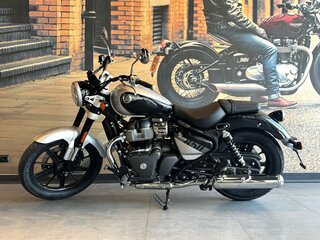 2026 Royal Enfield Super Meteor, серый, 773000 рублей, вид 2