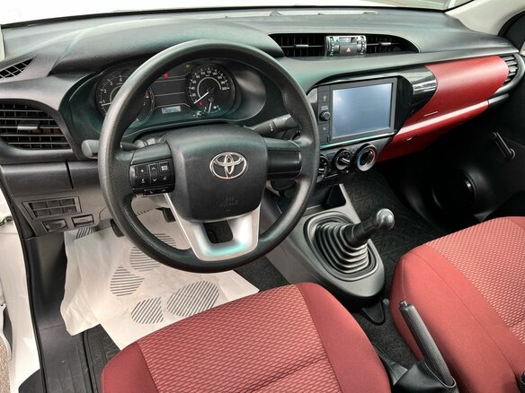 2021 Toyota Hilux VIII Рестайлинг 2, белый, 3100000 рублей - вид 12