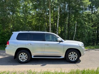 2017 Toyota Land Cruiser 200 Series Рестайлинг 2, серебристый, 5390000 рублей, вид 4