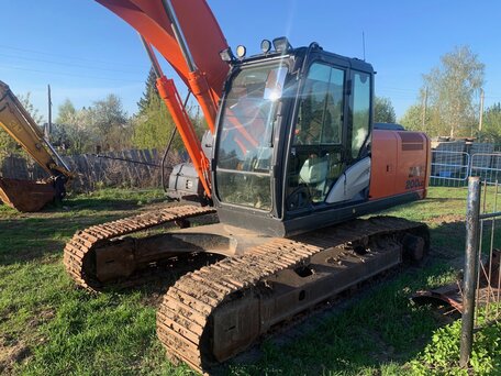 2019 Hitachi ZX200, оранжевый, 9100000 рублей, вид 2