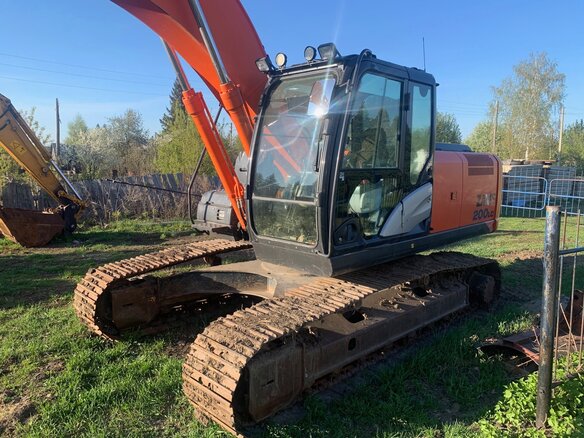 2019 Hitachi ZX200, оранжевый, 9100000 рублей - вид 1