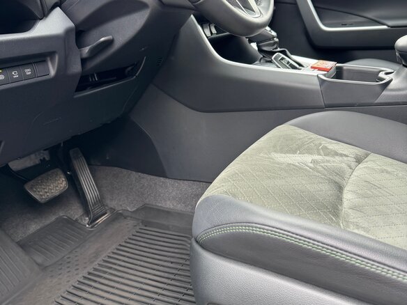 2024 Toyota RAV4 V (XA50), чёрный, 4095000 рублей - вид 9