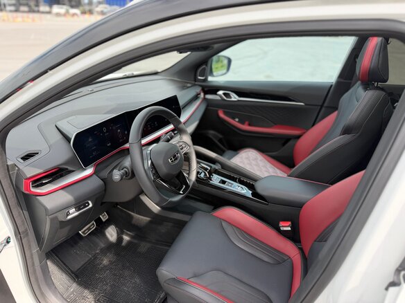 2024 Geely Coolray I Рестайлинг, белый, 2390000 рублей - вид 8