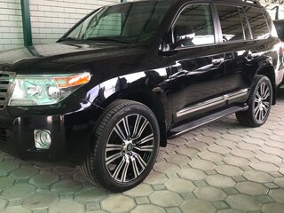 2012 Toyota Land Cruiser 200 Series Рестайлинг 1, чёрный, 5100000 рублей, вид 3