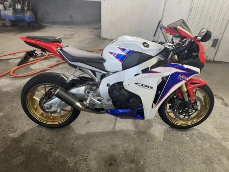 2010 Honda CBR 1000 RR/RA Fireblade, белый, 780000 рублей, вид 2