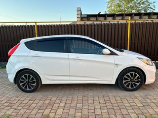 2014 Hyundai Solaris I, белый, 850000 рублей, вид 3