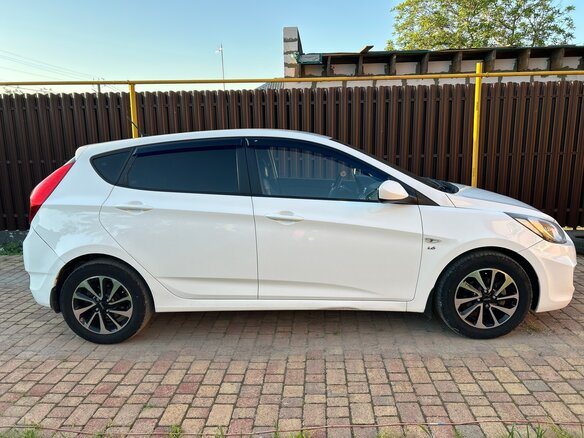 2014 Hyundai Solaris I, белый, 850000 рублей - вид 2