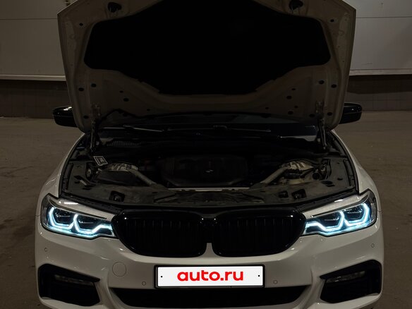 2018 BMW 5 серии 530d xDrive VII (G30/G31/G38), белый, 3650000 рублей - вид 12