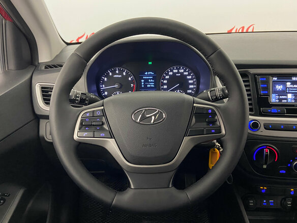 2017 Hyundai Solaris II, красный - вид 10
