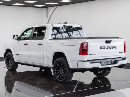 2025 Ram 1500 Crew Cab V Рестайлинг, белый, 9490000 рублей, вид 4