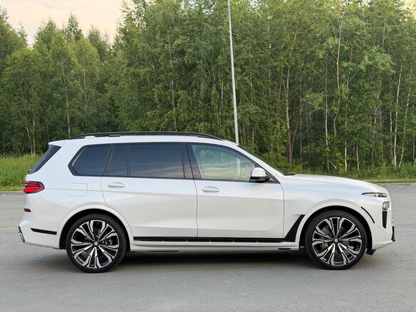 2023 BMW X7 40i I (G07) Рестайлинг, белый, 11200000 рублей - вид 8