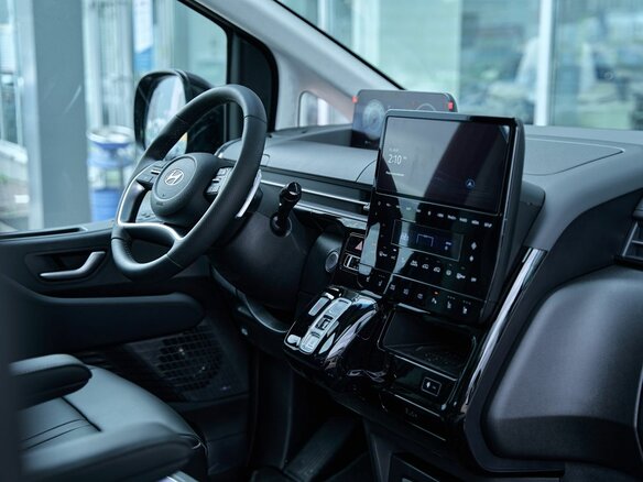 2025 Hyundai Staria I, чёрный - вид 13
