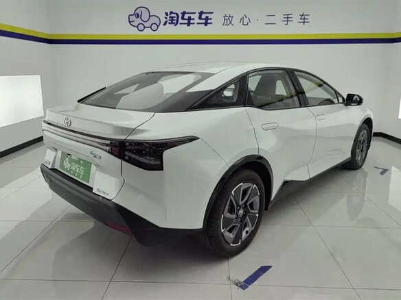 2026 Toyota bZ, белый, 3700000 рублей - вид 2