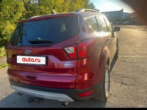2019 Ford Escape III Рестайлинг, красный, 1820000 рублей - вид 2